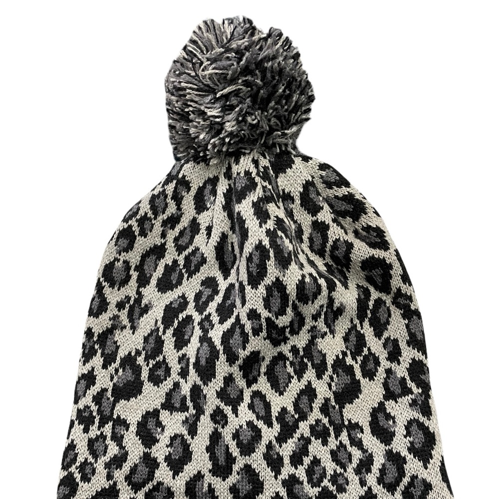 🚨 FINAL SALE Leopard 🐆 print beanie with Pom Pom